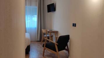 Desk, soundproofing, free WiFi