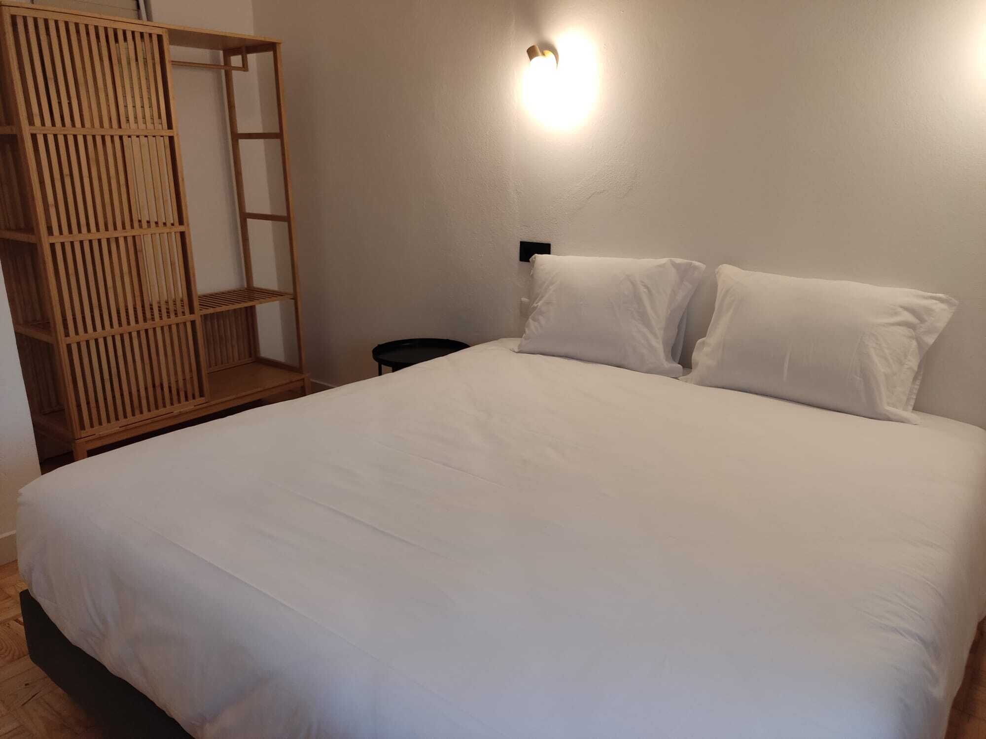 Desk, soundproofing, free WiFi