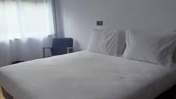 Desk, soundproofing, free WiFi