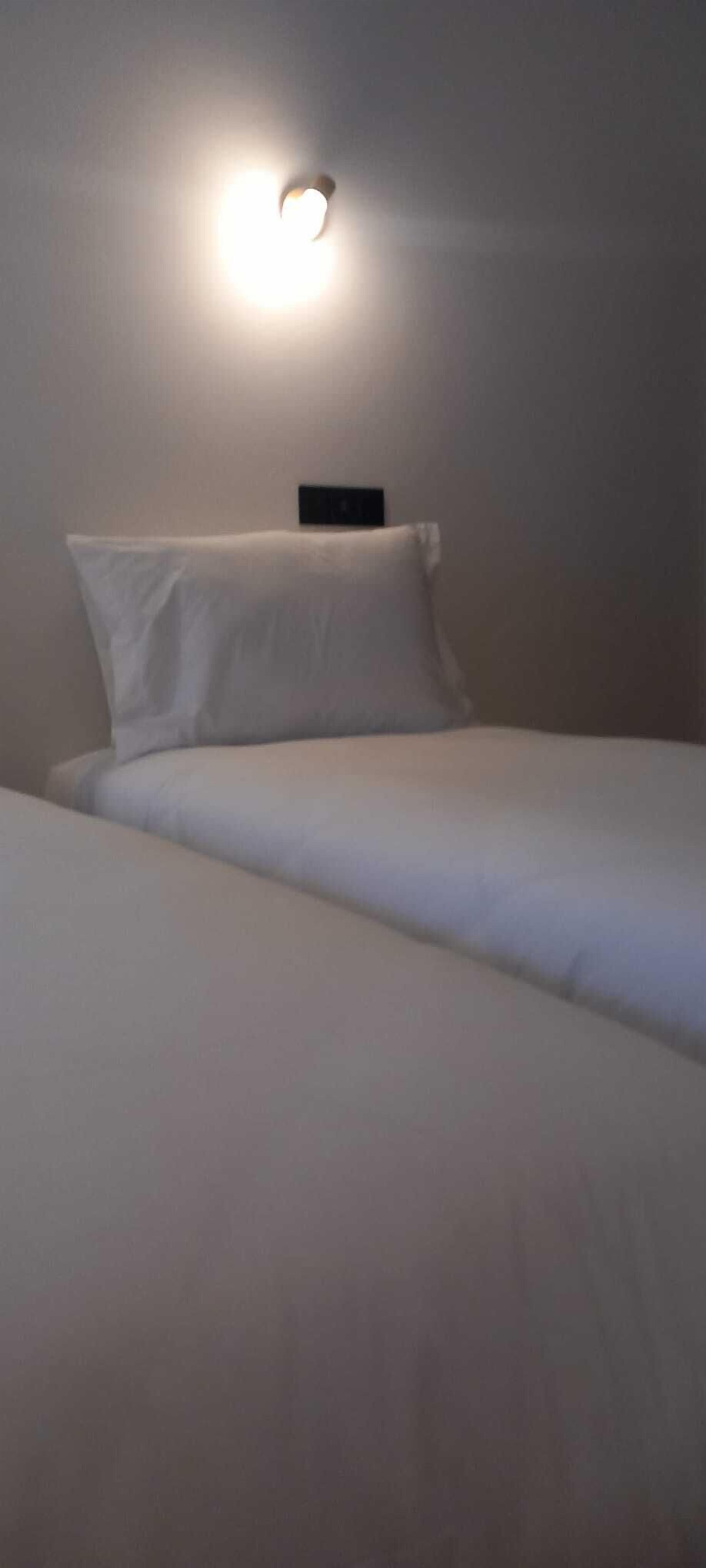 Escritorio, insonorización y wifi gratis 