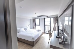 Hypo-allergenic bedding, desk, free WiFi, bed sheets - Near Don Mueang Hotel (Bangkok)