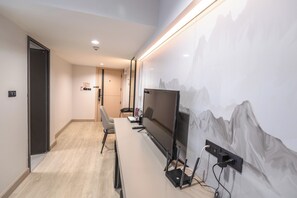 低過敏寢具、書桌、免費無線上網、床單