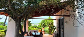 Seaside Escape with Stunning Views – Steps from Taranto’s Best Beaches!
