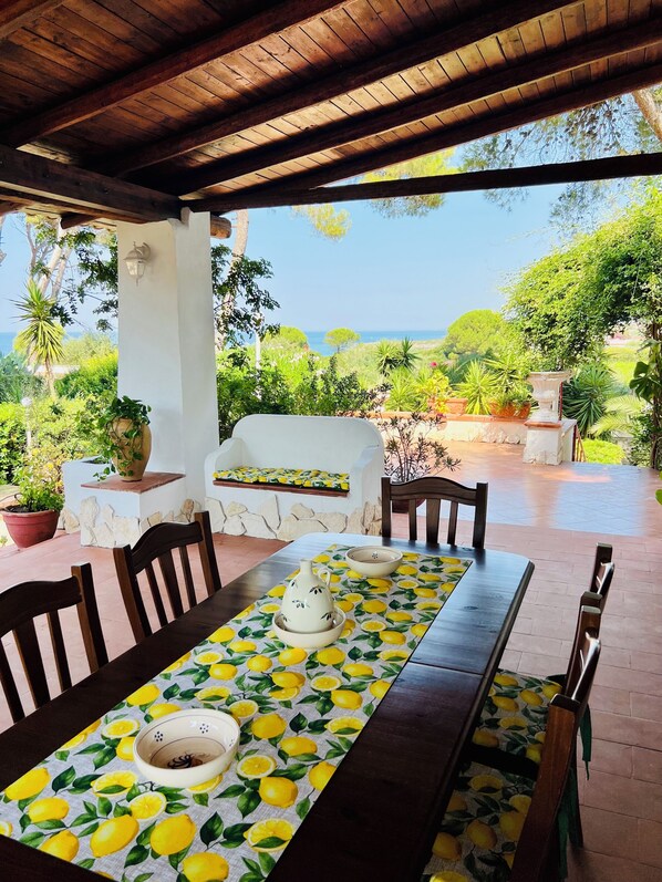 Outdoor dining