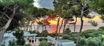 Seaside Escape with Stunning Views – Steps from Taranto’s Best Beaches!