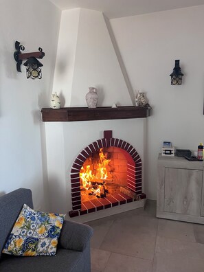 Interior - Seaside Escape with Stunning Views – Steps from Taranto’s Best Beaches! (Taranto)