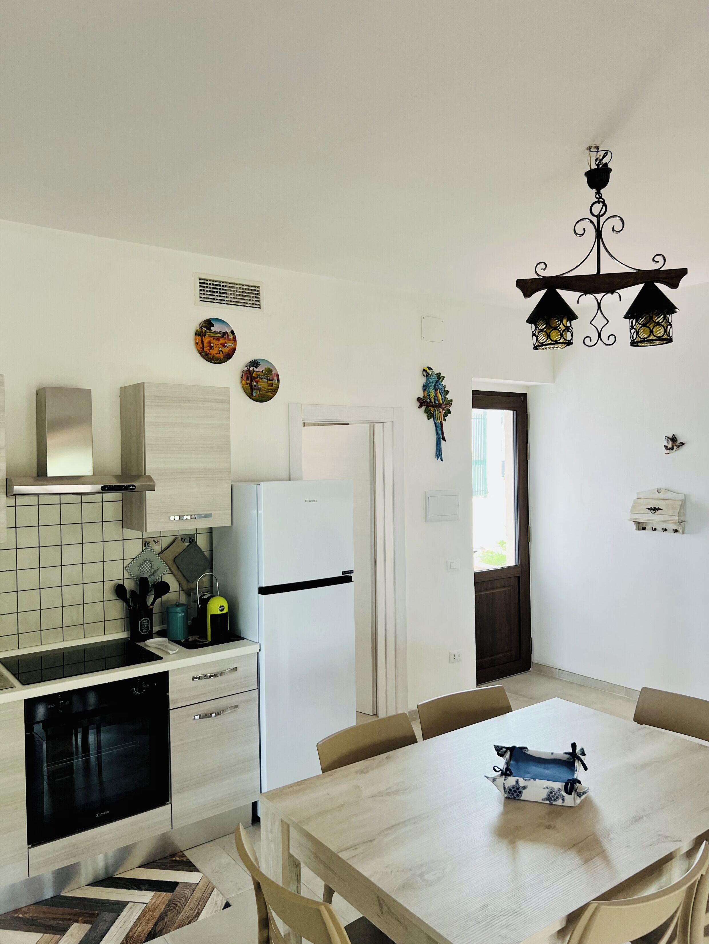 Fridge, oven, stovetop, coffee/tea maker