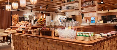 Colazione a buffet, servita tutte le mattine (16 EUR a persona)