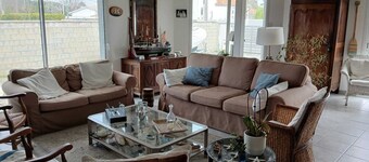 Quiet 4-bedroom villa with swimming pool close to the center and beaches