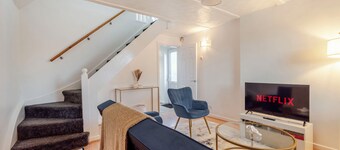Cosy 2-bedroom house with Parking