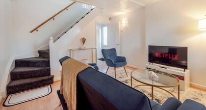 Cosy 2-bedroom house with Parking