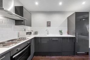 Micro-ondes, four, plaque de cuisson, lave-vaisselle