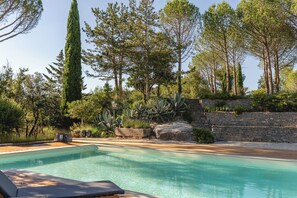 Outdoor pool - Les Terres Aoyama (Saint-Julien-les-Rosiers)