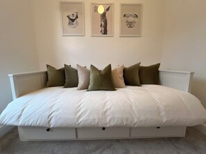 3 bedrooms, free WiFi, bed sheets