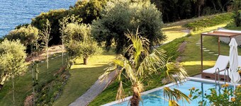 Zavia Resort-Villa Alpha, Seafront with Private Pool and Sea Access