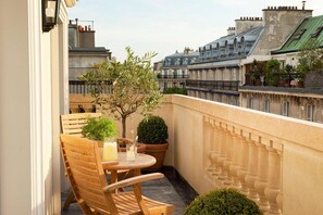 Outdoor dining - Hôtel de l'Arcade (Paris)