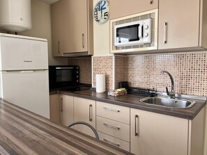 Fridge, microwave, oven, coffee/tea maker