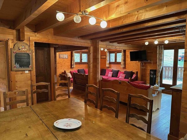 Interior - Spacious chalet for 15, hot tub, parking, pets allowed (Châtel)