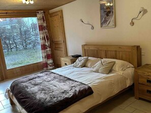 7 bedrooms, free WiFi - Spacious chalet for 15, hot tub, parking, pets allowed (Châtel)