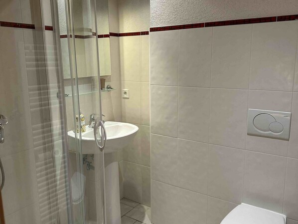 Bathroom - Spacious chalet for 15, hot tub, parking, pets allowed (Châtel)