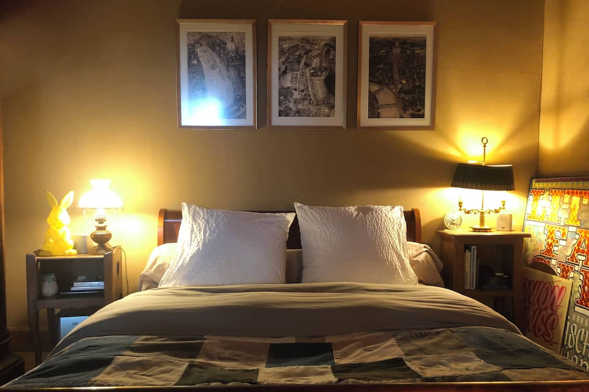 Free WiFi, bed sheets
