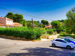 المنطقة المحيطة بالمنشأة