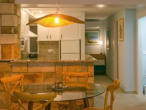 Dining - Apartamento Exclusivo en Primera Línea de Mar – Torre Valentina, Eden Mar (Calonge)