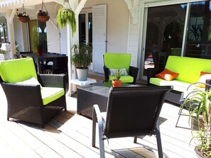 Outdoor dining - Stunning villa with heated pool between Bay and Ocean (Lège-Cap-Ferret)