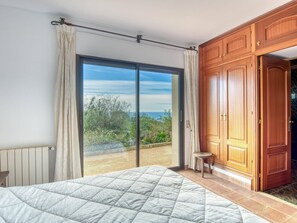 4 bedrooms, free WiFi