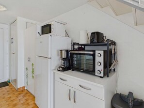 Fridge, microwave, stovetop