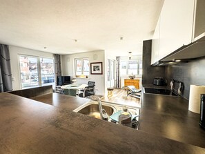 Fridge, microwave, oven, stovetop - Almgarten vacation apartment - with pool and sauna (Oberstaufen)