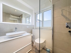 Shower, towels