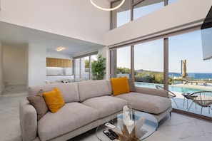 Smart TV, Netflix, streaming services - Theo Luxury Villas With Sea View (Chania)
