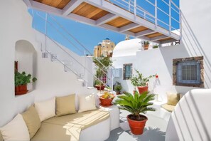 Exterior - Petit Village (Fira)