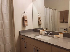 Hårtork och handdukar