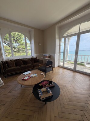 Smart TV, fireplace, table tennis - Maison de famille 1ère ligne vue mer à Saint-Cast-le-Guildo (22) - Sleeps 9 (Saint-Cast-le-Guildo)