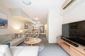 Smart TV - Private Oasis! 3Bed/2Bath/1Car ~ 5mins to CBD (Fortitude Valley)