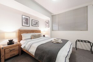 3 bedrooms, iron/ironing board, travel cot, WiFi - Private Oasis! 3Bed/2Bath/1Car ~ 5mins to CBD (Fortitude Valley)