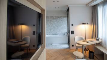 Exclusive Double Room, Balcony | In-room safe, desk, blackout curtains, soundproofing