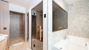 Luxury Suite, Balcony | Bathroom | Hair dryer, towels, soap, shampoo