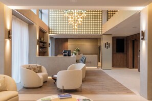 Lobby sitting area - Hôtel des Innovations (Marly)