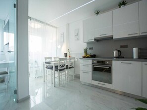 Private kitchen - Modern & Luxury APT Zagreb Airport W/ Free Wifi - One Bedroom Apartment (Velika Gorica)