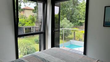 5 bedrooms, iron/ironing board, WiFi, bed sheets
