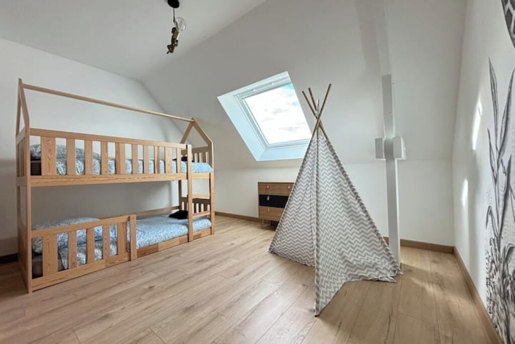 4 soverom, strykejern/-brett, wi-fi og sengetøy