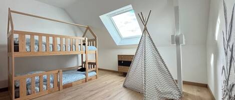 4 soverom, strykejern/-brett, wi-fi og sengetøy