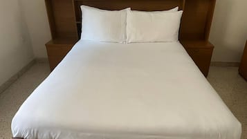 3 makuuhuonetta, silitysrauta/-lauta, ilmainen Wi-Fi, vuodevaatteet