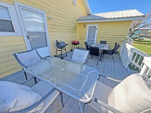 Outdoor dining - Auralee Unit 1 - Beach Access - Island Realty (Grand Isle)