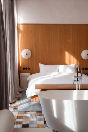 City King | Soundproofing, iron/ironing board, free WiFi - bellhop Tbilisi (Tbilisi)