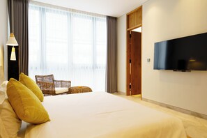3 bedrooms, in-room safe, iron/ironing board, free WiFi