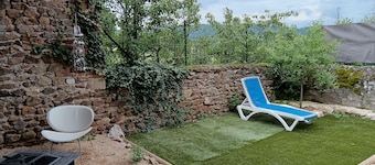 Country house with private outdoor area with brazier barbecue